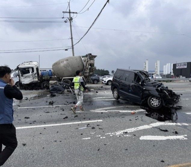 [유머] 혐주의)역주행사고 -  와이드섬