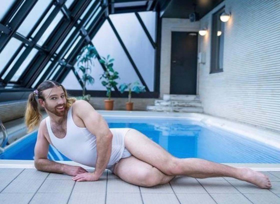 [유머] 우리 모두가 아는 그 실내 수영장 -  와이드섬