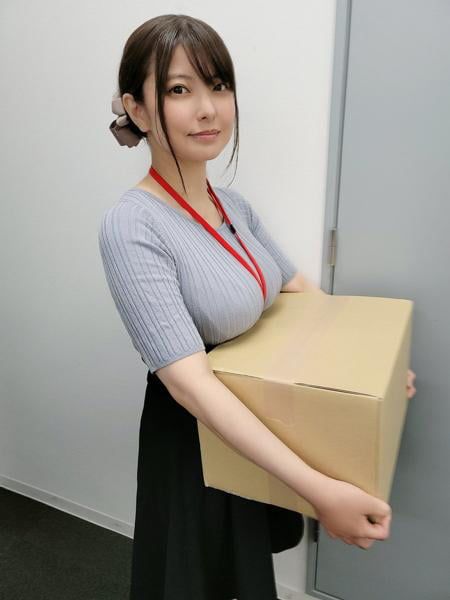 [유머] 직원이 무거운 물건을 들고 있습니다 어떻게 해야 할까요? -  와이드섬