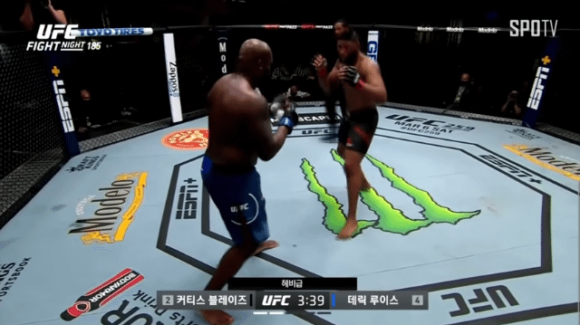 [유머] 범죄자를 불러들이는듯한 팔자의 헤비급 격투가.if -  와이드섬