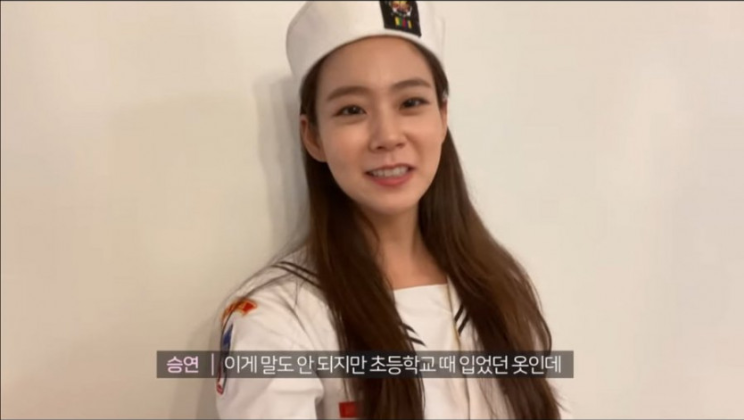 [유머] 학창시절 옷 입어본 30대. -  와이드섬