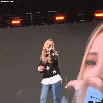 [유머] 공연 중 난입한 댄서 -  와이드섬