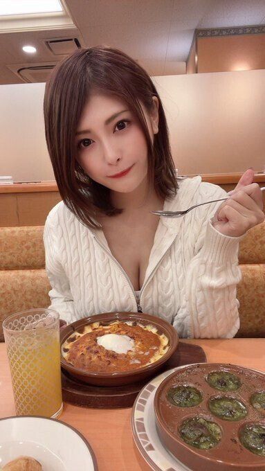 [유머] 일본에서 논란이 된 일러를 본 착한 일본녀들 -  와이드섬