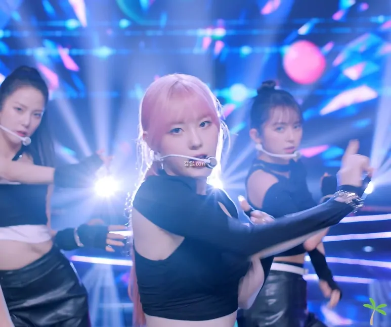 [연예] [움짤]         [겨드랑이] 케플러 김채현 ㄷㄷ -  와이드섬