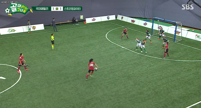 [유머] 어제 축구예능에서 나온 프리킥 골 -  와이드섬