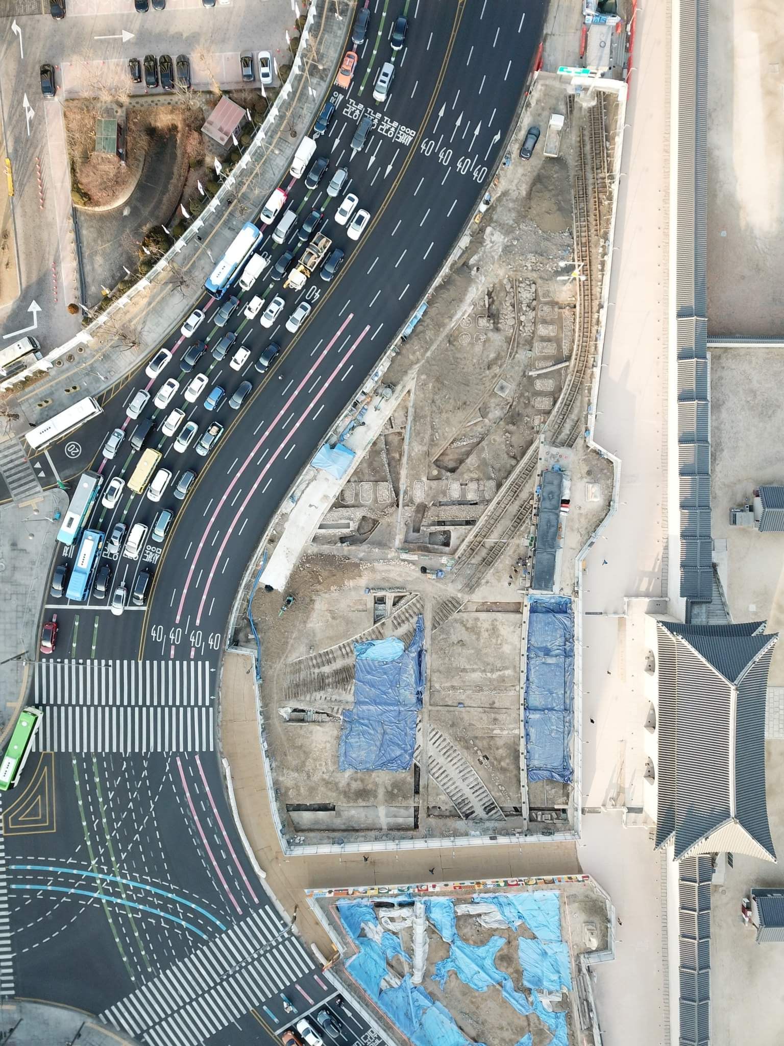 [유머] 광화문앞 땅속 -  와이드섬