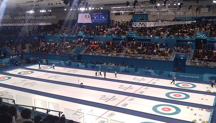 [유머] 저걸 왜 못 맞춰 컬링 경기장 실제 거리체감 -  와이드섬