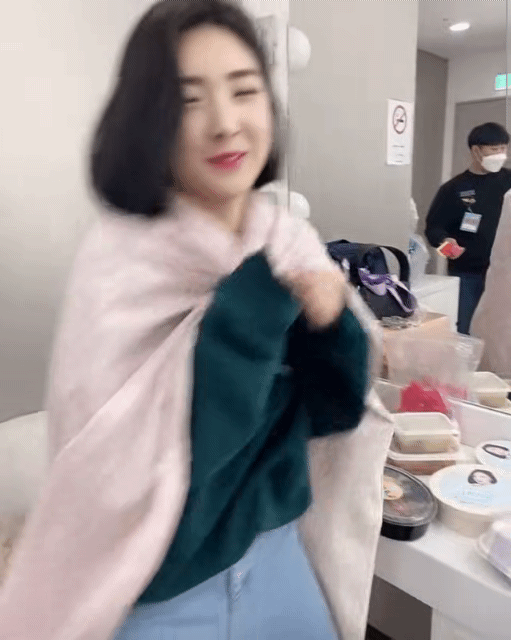 [유머] [기타]
		          인기 좀 생겨서 거만해진 단발좌.. -  와이드섬