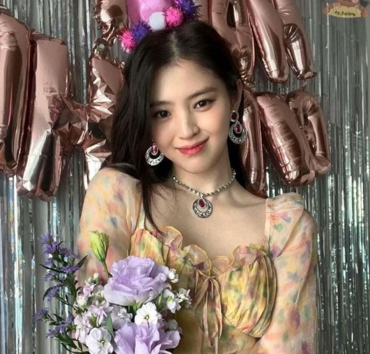 [유머] 놀라운 한소희 귀걸이 가격 -  와이드섬