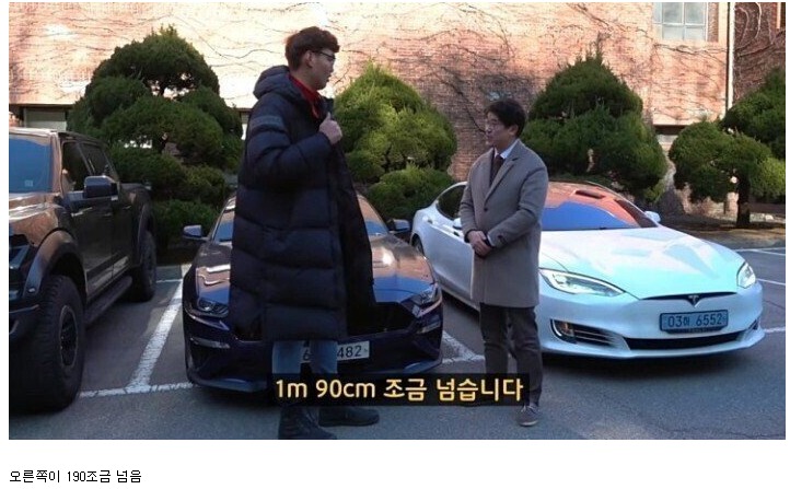 [유머] 키 190cm 넘는 남자 실물 체감 -  와이드섬