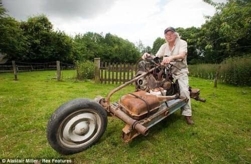 [유머] 사막에서 차가 고장 난 프랑스인 -  와이드섬