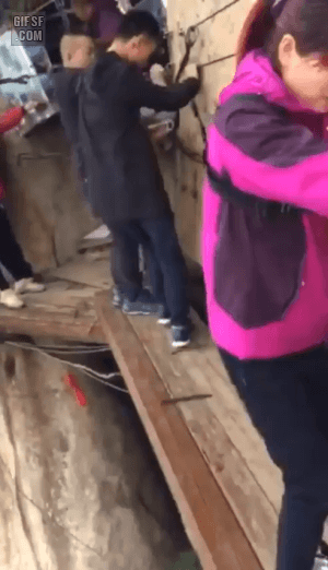 [유머] 뒷산을 오르는 흔한 대륙 사람들. -  와이드섬