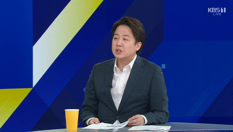 [유머] 출연자한테 휴지를 던지네ㅋㅋ -  와이드섬