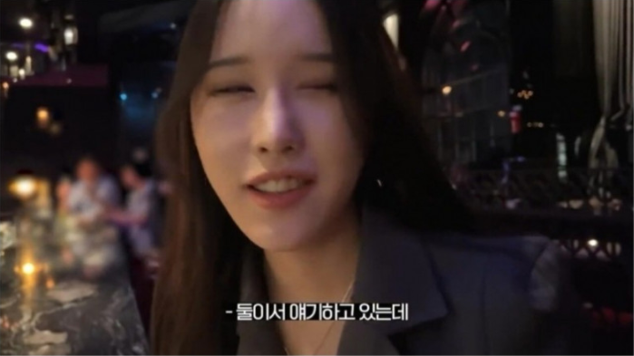 [유머] 부녀가 바에서 술 마시면 생기는 일. -  와이드섬