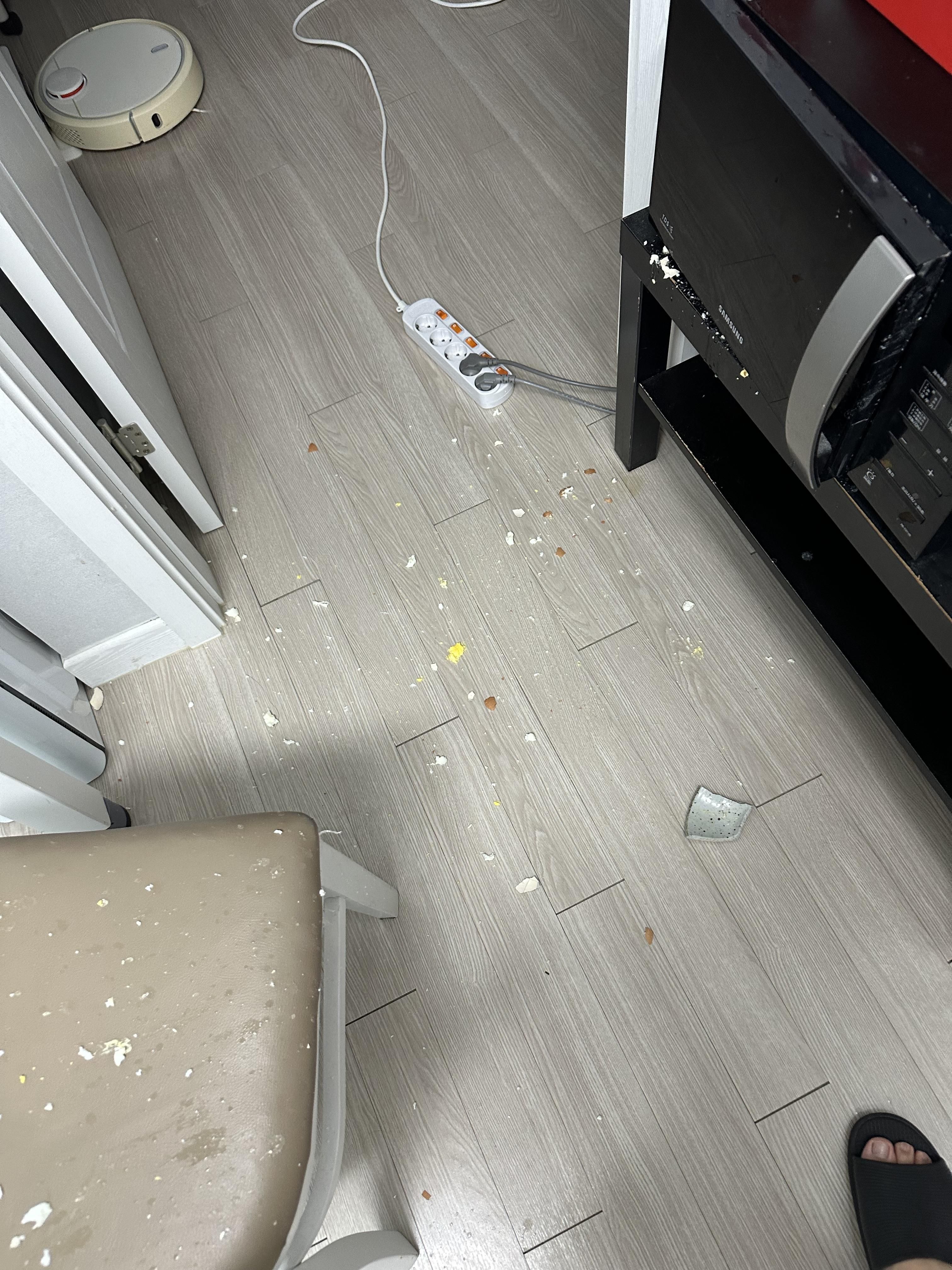 [유머] 전자레인지로 삶은계란하면 안되는 이유 -  와이드섬