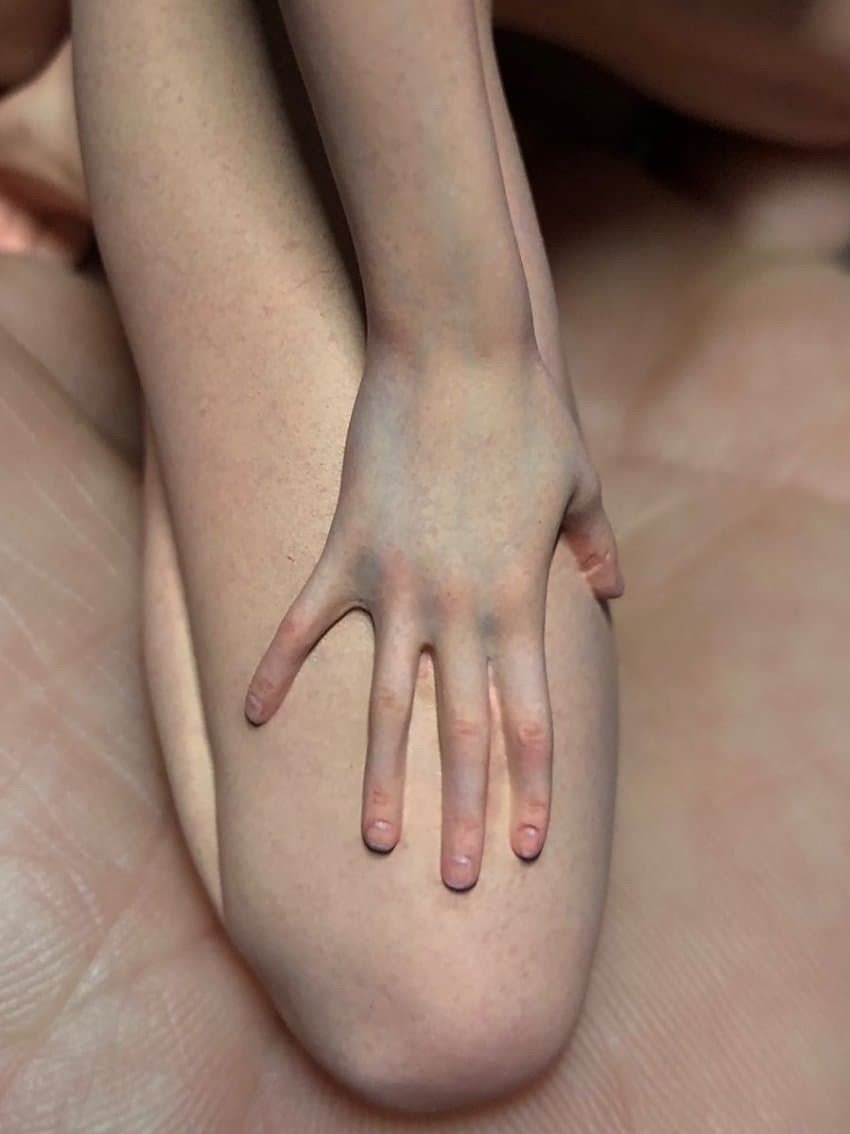 [유머] 피부 모공까지 표현했네... 질감 ㅈ된다 -  와이드섬