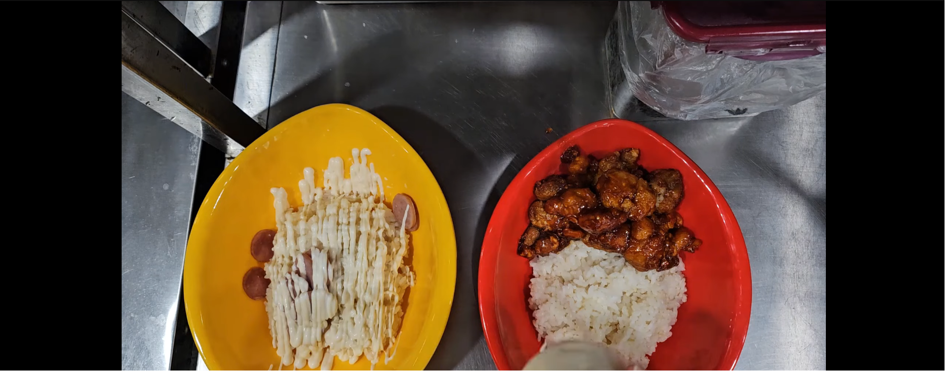 [유머] 음식만 200만원 판매하는 PC방 -  와이드섬