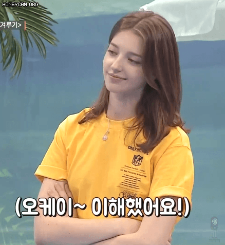 [연예] [움짤]         안젤리나 다닐로바 -  와이드섬