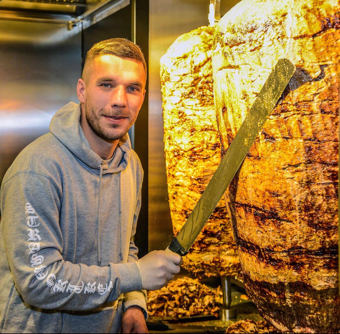 [유머] 축구선수 포돌스키 의외의 근황 -  와이드섬