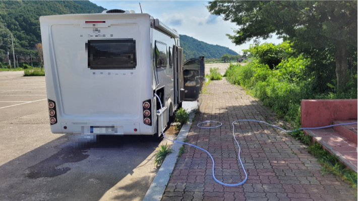 [유머] 공영주차장 화장실이 폐쇄된 이유 -  와이드섬